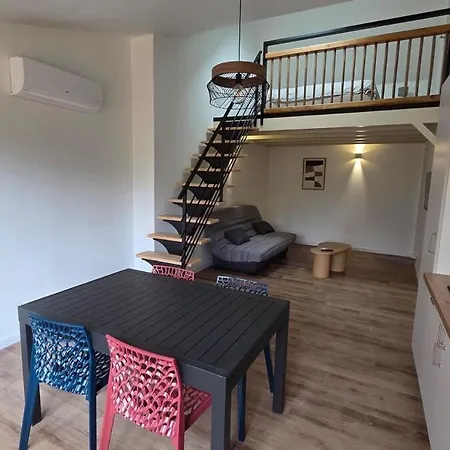 Maison Bord De Loire Listing B
